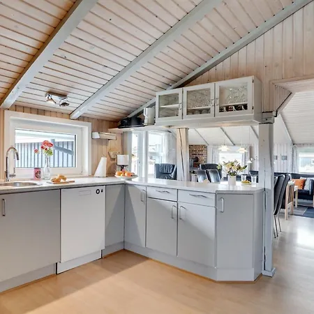 Holiday home Tennie - 300m From The Sea By Interhome *