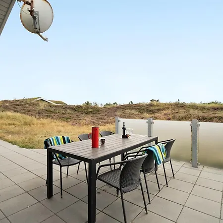 Tennie - 300m From The Sea By Interhome