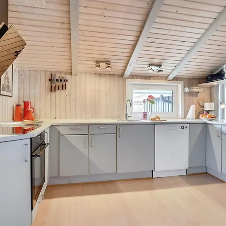 Holiday home Tennie - 300m From The Sea By Interhome *