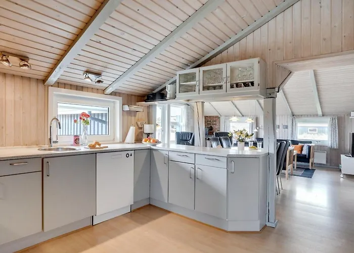 Prázdninový dům Tennie - 300m From The Sea By Interhome *