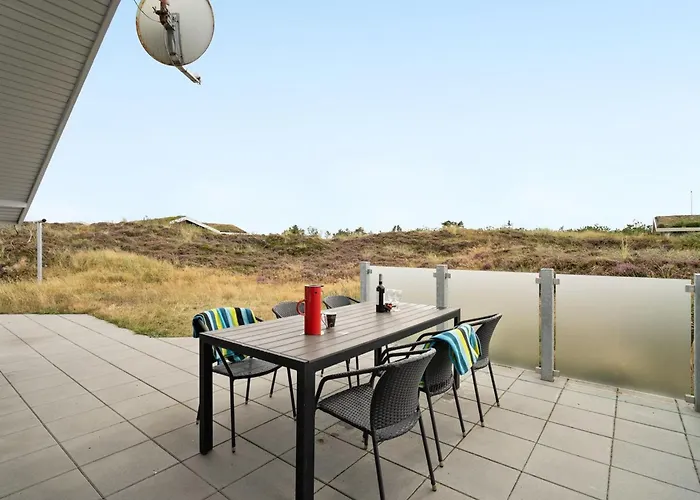 Tennie - 300m From The Sea By Interhome